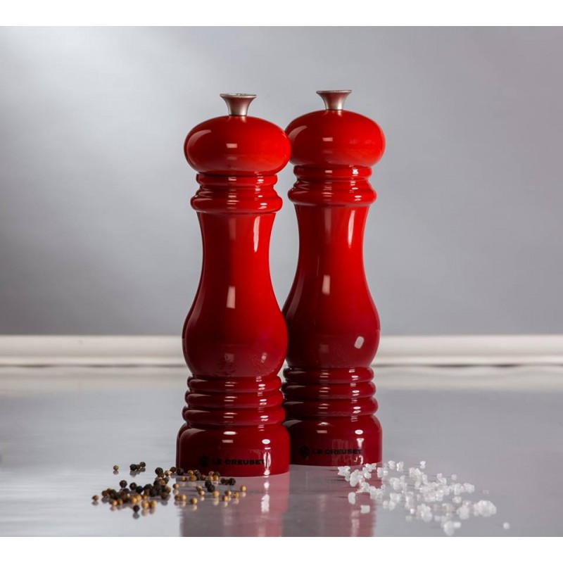 Le Creuset salt and pepper mill set